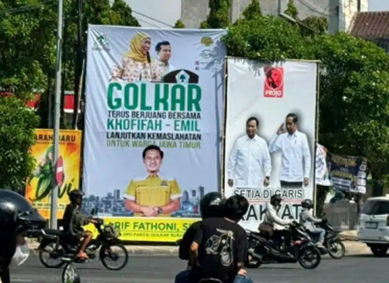 Pasang Baliho, Golkar Surabaya Komitmen Menangkan Khofifah-Emil di Pilgub Jatim