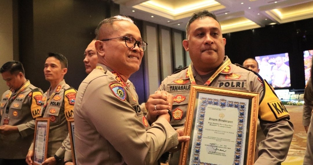 Polres Pelabuhan Tanjung Perak Terima Penghargaan dari Kapolda Jatim kategori Kemitraan Terbaik