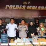 Polisi Bongkar Pabrik Miras Rumahan di Malang, Sekali Produksi Bisa Capai 250 liter Arak