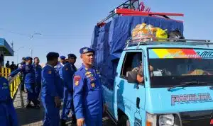 Operasi Sikat Semeru Polisi Periksa Kendaraan dan Barang di Pelabuhan Jangkar Situbondo
