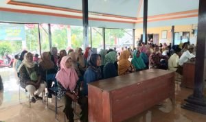 Pemerintah Desa Pakisrejo Tulungagung Membantu Warga Kurang Mampu dengan Bantuan Pangan Beras