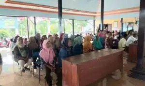 Pemerintah Desa Pakisrejo Tulungagung Membantu Warga Kurang Mampu dengan Bantuan Pangan Beras