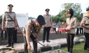 Kapolres Bangkalan Pimpin Ziarah Pahlawan Sambut Hari Bhayangkara ke-78