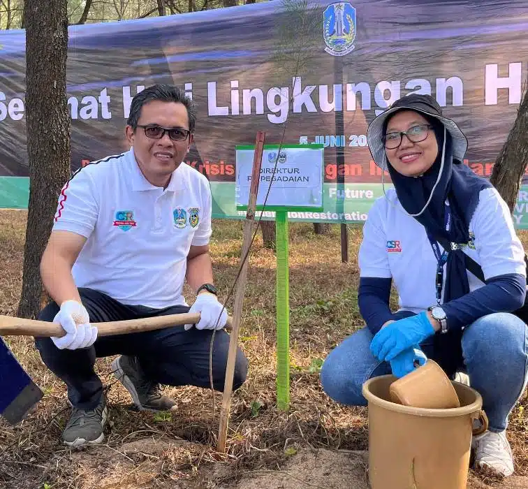 Pegadaian Kanwil XII Surabaya Ikuti Aksi Bersih Pesisir di Pantai Pancer Door Pacitan