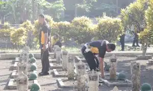 Penghormatan kepada Pahlawan, Polres Bondowoso Lakukan Kerja Bakti di TMP Kotakulon