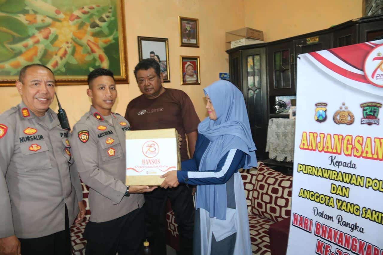 Kapolsek Genteng Peduli: Polsek Genteng Berikan Bantuan kepada Anggota yang Sakit