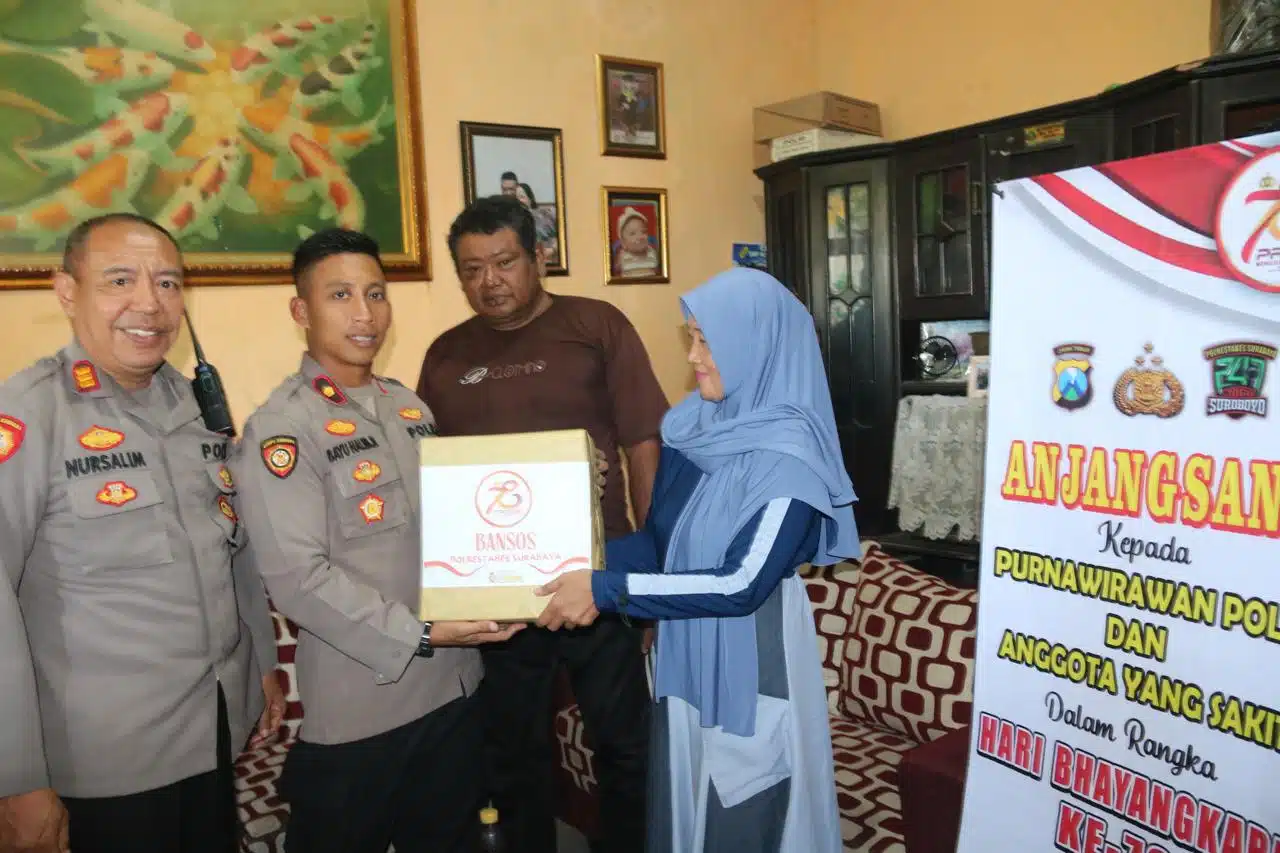 Kapolsek Genteng Peduli: Polsek Genteng Berikan Bantuan kepada Anggota yang Sakit