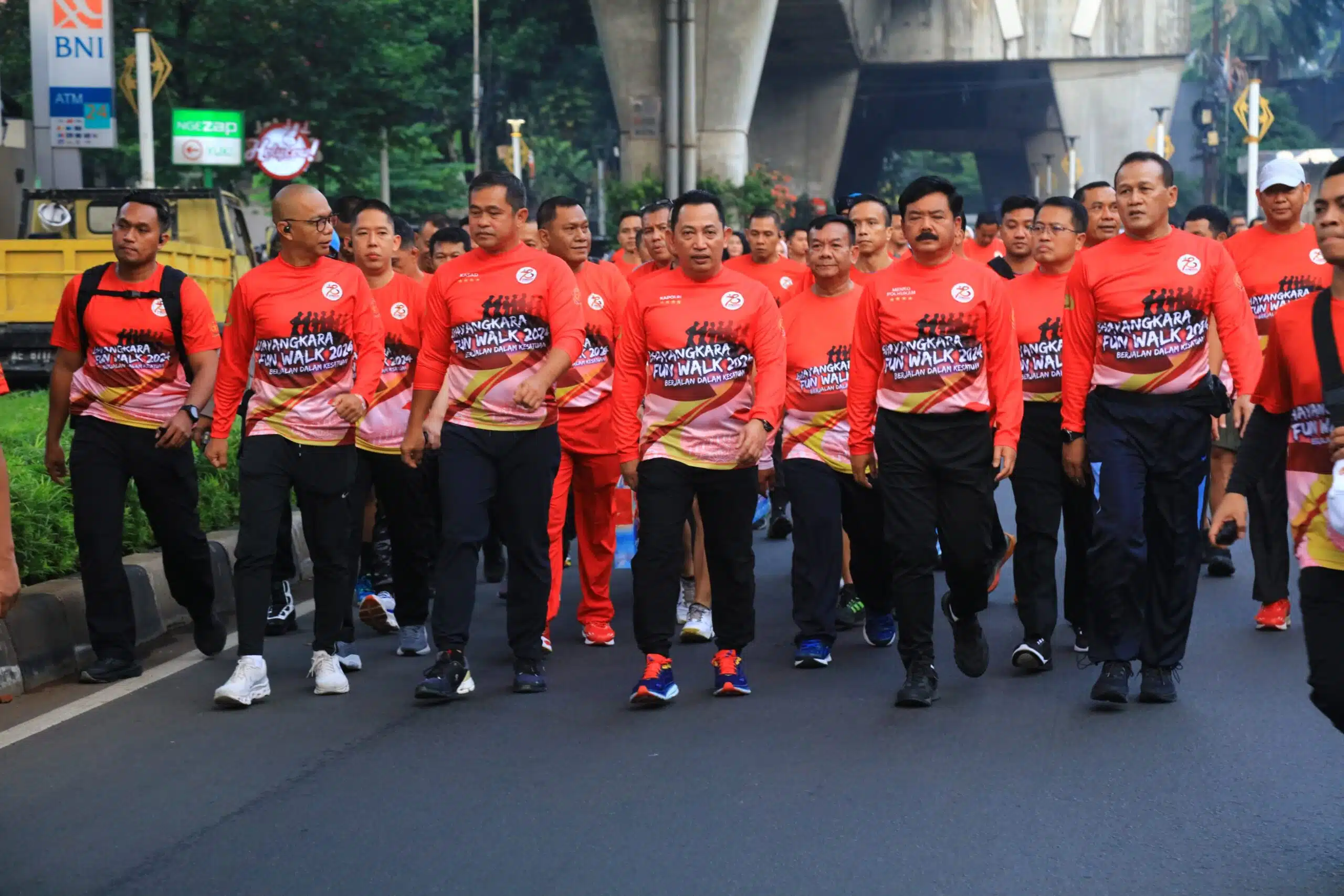Bhayangkara Fun Walk 2024: Kapolri Serukan Persatuan dalam Gerak Jalan