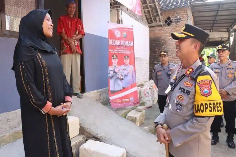 Kapolres Bojonegoro Tinjau Bedah Rumah Presisi di Ngablak