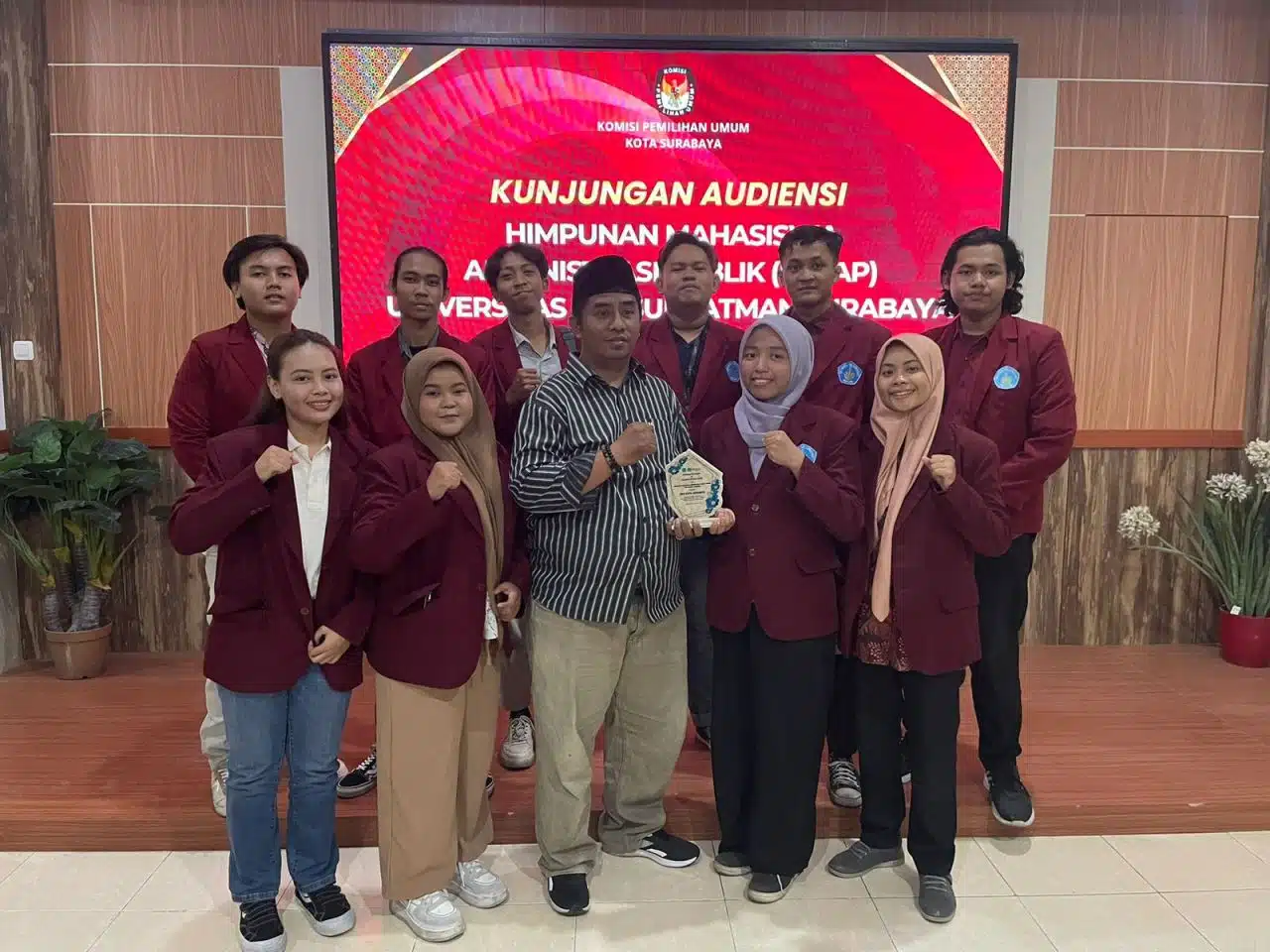 Mahasiswa Unipra dan KPU Surabaya Diskusi Upaya Peningkatkan Parlih di Pilwali 2024