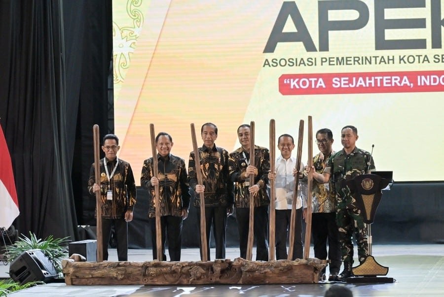 Eri Cahyadi Pimpin Sinergi Aplikasi Kota Dalam Rakernas XVII APEKSI ...