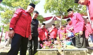 Peringati 27 Juli 1996, Kader PDIP Surabaya Ziarah Makam Ir. Sutjipto dan Tokoh PDI Promeg