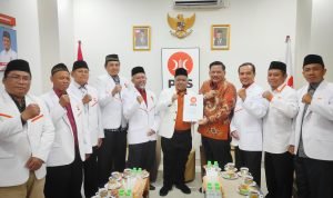 DPW PKS Jatim Serahkan SK Dukungan ke Marhaen Djumadi, Slamet Junaidi dan Sugiri Sancoko