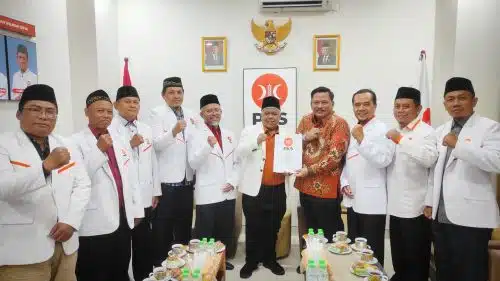 DPW PKS Jatim Serahkan SK Dukungan ke Marhaen Djumadi, Slamet Junaidi dan Sugiri Sancoko