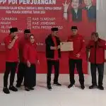 PDIP Serahkan Rekom Eri- Armuji Untuk Pilwali Surabaya 2024