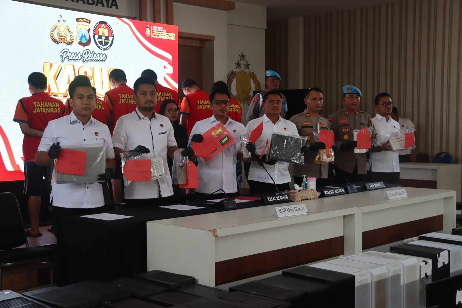 Polrestabes Surabaya Bongkar Sindikat Judi Online, Enam Tersangka Ditangkap