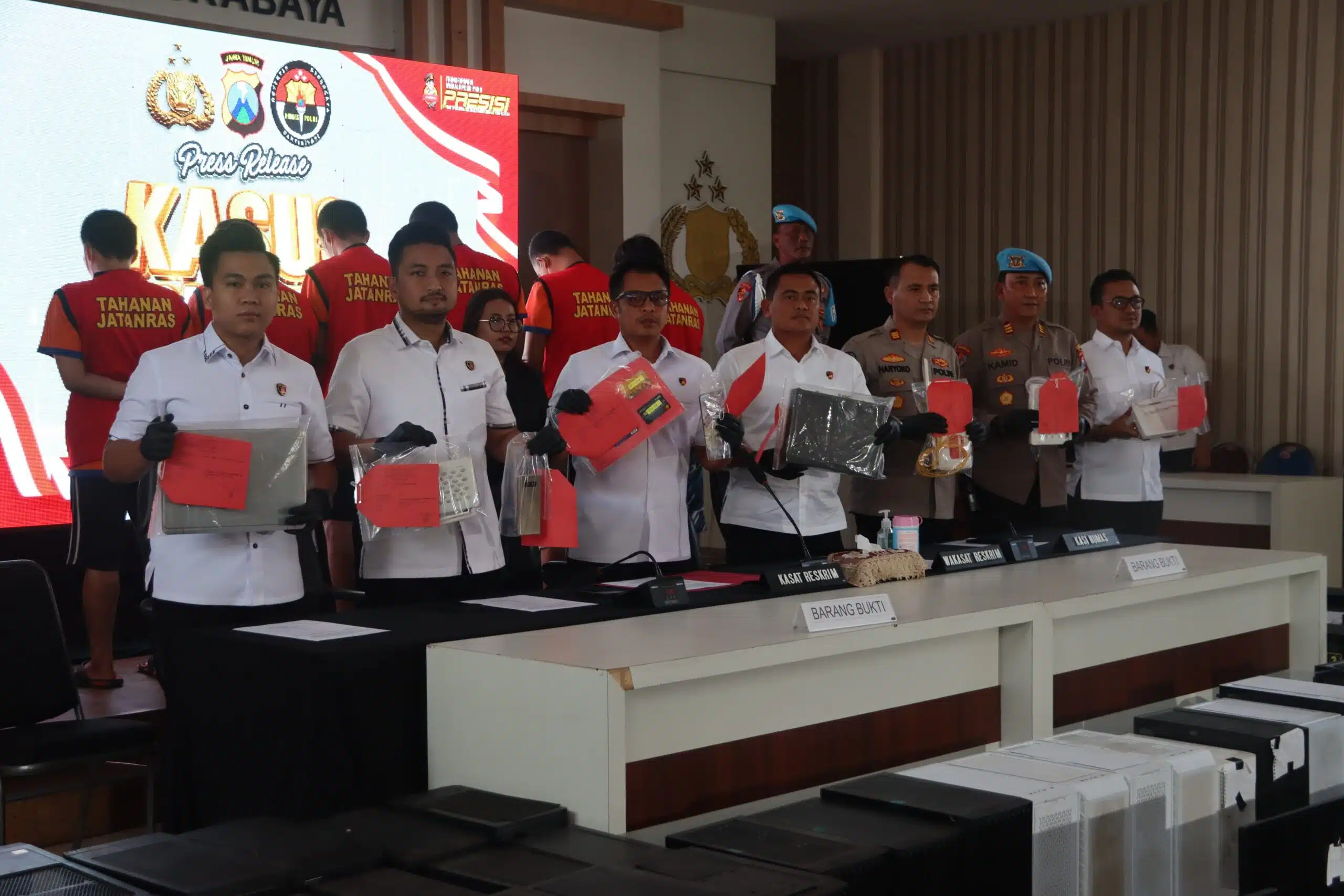 Polrestabes Surabaya Bongkar Sindikat Judi Online, Enam Tersangka Ditangkap