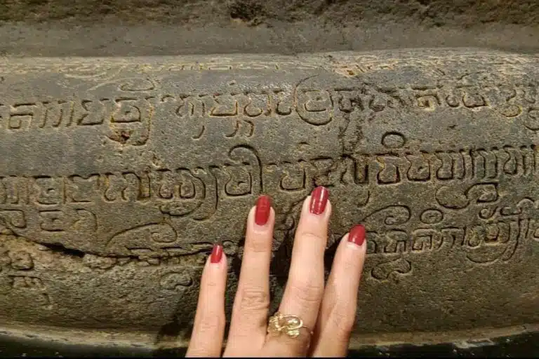 Mapag Sura, Aksara Jawa Warnai Komplek Arca Joko Dolog