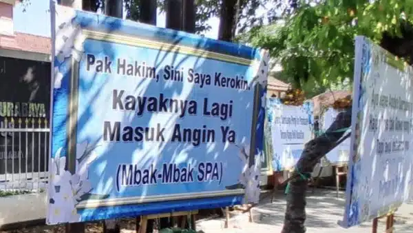 Kontroversi PN Surabaya, Mbak – mbak SPA : Pak Hakim, Sini Saya Kerokin Lagi Masuk Angin Ya!