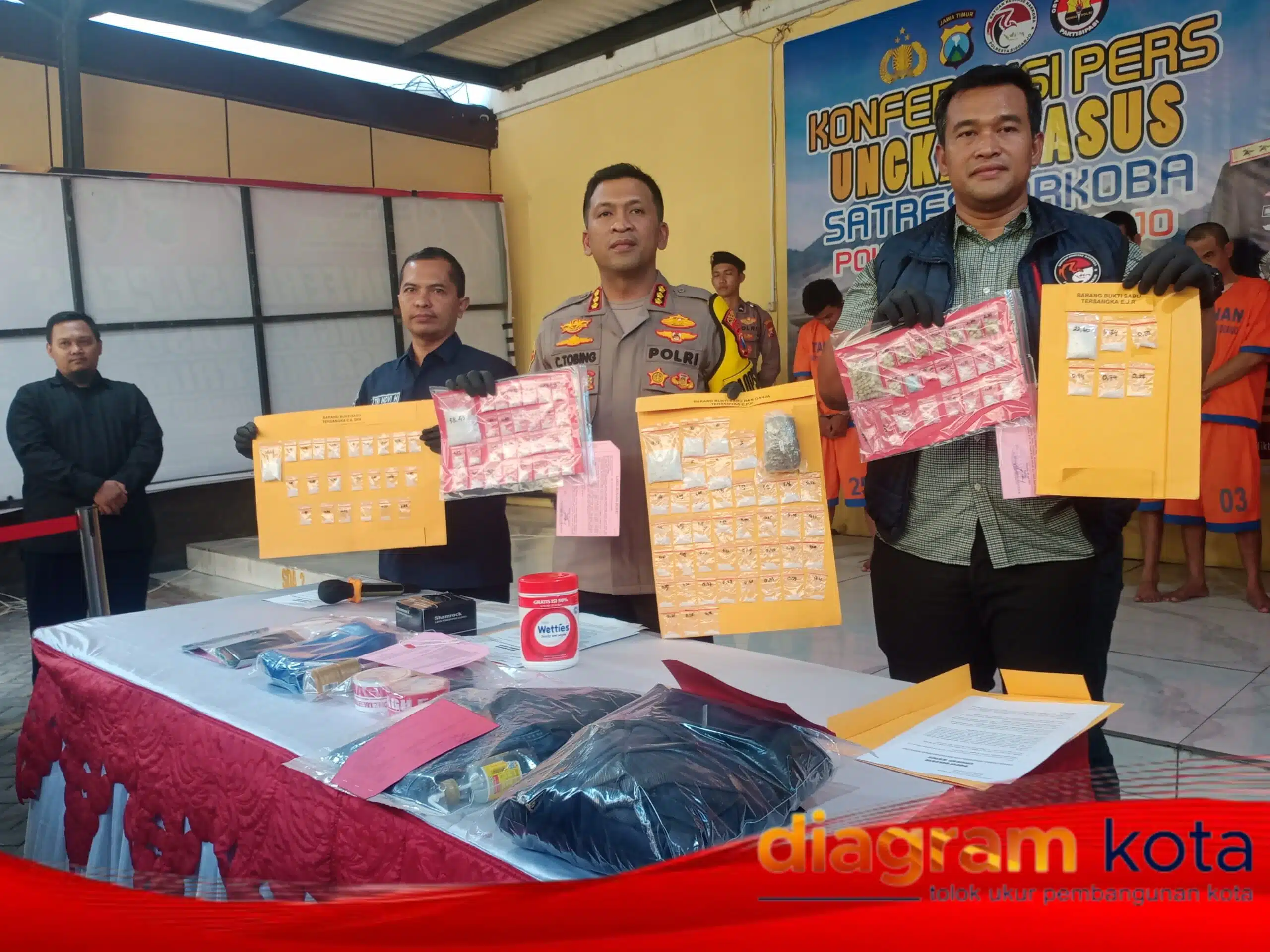 Polresta Sidoarjo Bongkar Jaringan Narkoba, 9 Tersangka dan Barang Bukti  mendekati 1 Miliar Diamankan