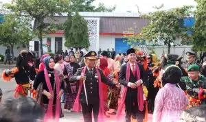 Sinergi TNI-Polri di Hari Bhayangkara: Polres Tuban Pentaskan Tarian Thak-thakan