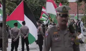 Aksi Solidaritas di Taman Apsari: Bendera Palestina Membentang 30 Meter