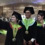 Unesa Luluskan 1506 Mahasiswa, Rektor ajak Wisudawan Tangguh Bersaing di Era Digital