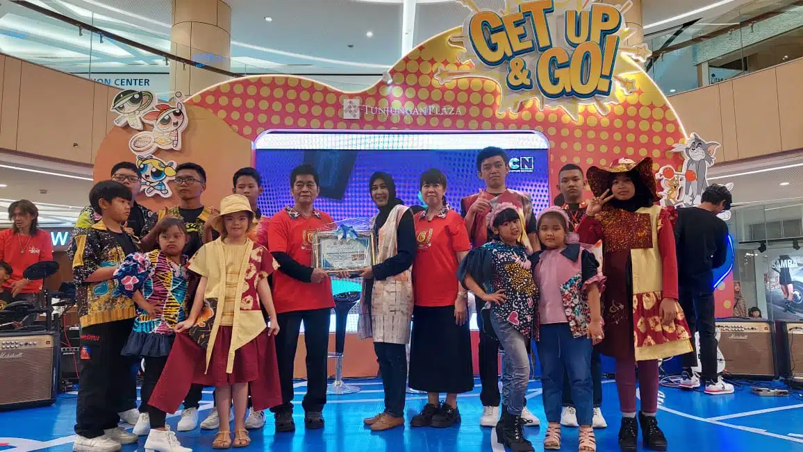 Lions Club Surabaya Sejahtera bersama GDC Gelar Aksi Peduli Lingkungan dan Anak Disabilitas di Tunjungan Plaza