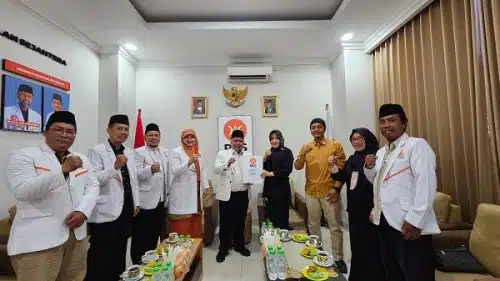 PKS Jatim Serahkan Surat Keputusan Ning Ita dan Ikfina Fahmawati Sebagai Cabup dan Cawali Mojokerto