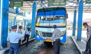 Operasi Patuh Semeru 2024: Polres Lumajang Edukasi Sopir Bus di Terminal Menak Koncar