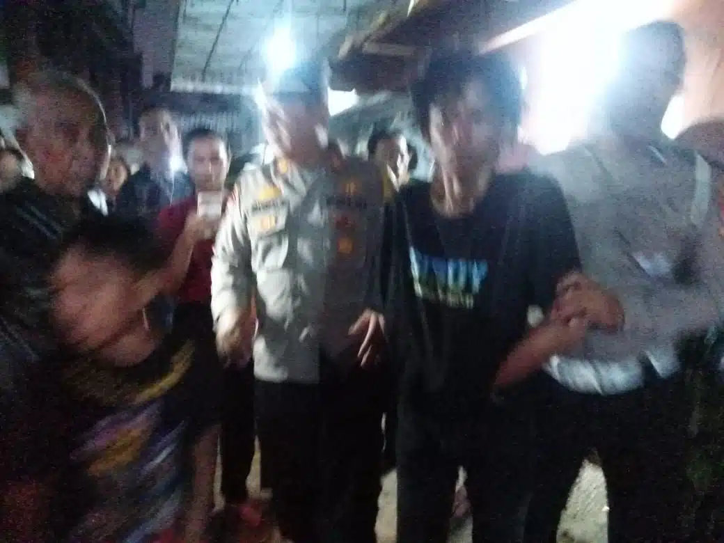 Polsek Genteng Selamatkan Pencuri Aki dari Amukan Warga