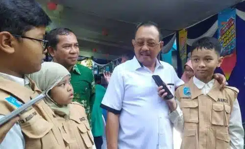 Salurkan Perlengkapan Sekolah SD SMP Se-Surabaya , Cak Ji : Pendidikan adalah Tanggung jawab kita semua