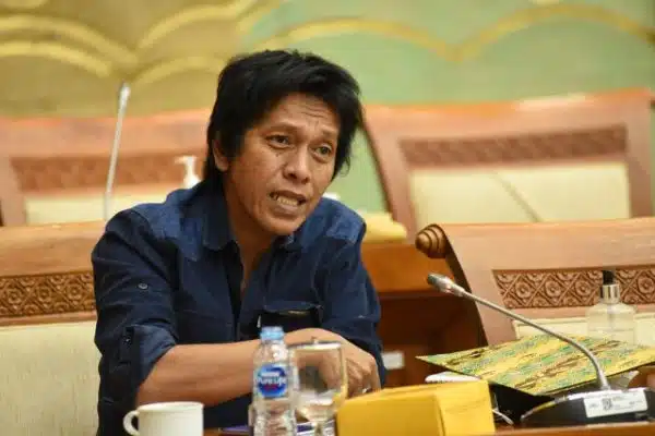 Adian Napitulu : Aksi Teror Pecah Kaca Mobil Jurnalis Tak Bisa Dianggap Kekerasan Biasa