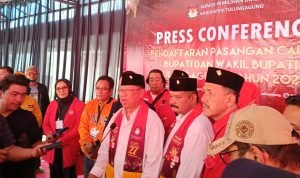 Pasangan Bakal Calon Bupati dan Wakil Bupati Tulungagung Maryoto Bhirowo-Didik Girnoto Mendaftar ke KPUD 