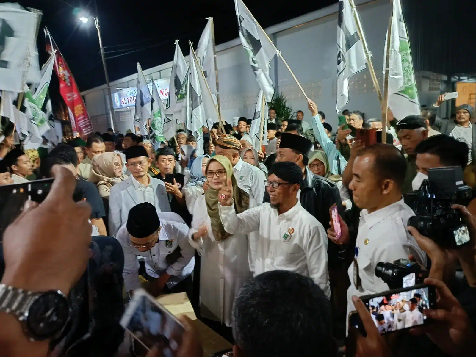 Budi Setyahadi-Susilowati Mendaftar ke KPUD untuk Pilkada Tulungagung 2024-2029