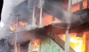 Kebakaran Hebat Melanda Pasar Induk Krian, Puluhan Kios dan Toko Hangus Terbakar