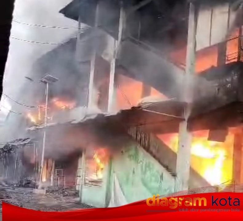 Kebakaran Hebat Melanda Pasar Induk Krian, Puluhan Kios dan Toko Hangus Terbakar