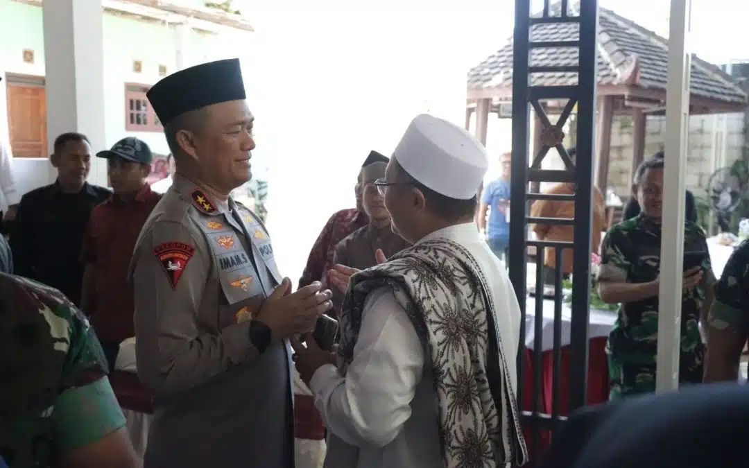 Jelang Pilkada Serentak 2024 Kapolda Jatim Kunjungi Tokoh Ulama dan Pengasuh Ponpes di Sampang