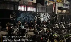 Patroli Kota Presisi Polres Tanjung Perak Amankan 12 Pemuda Saat Aksi Balap Liar di Kedung Cowek