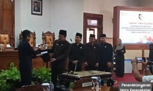 Penyerahan Nota Kesepakatan Pemkab Tulungagung dengan DPRD terkait KUA-PPAS Anggaran Tahun 2024