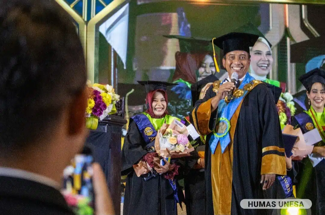 Kukuhkan 1.552 Wisudawan, Cak Hasan Tekankan Pentingnya Mental Tangguh dalam Wisuda ke-111 UNESA
