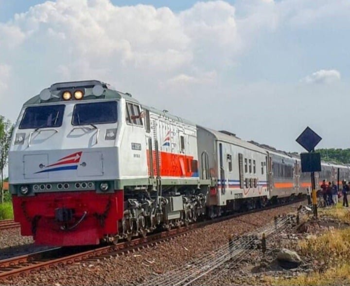 Kereta Api Mutiara Timur Kembali Beroperasi Setiap Hari