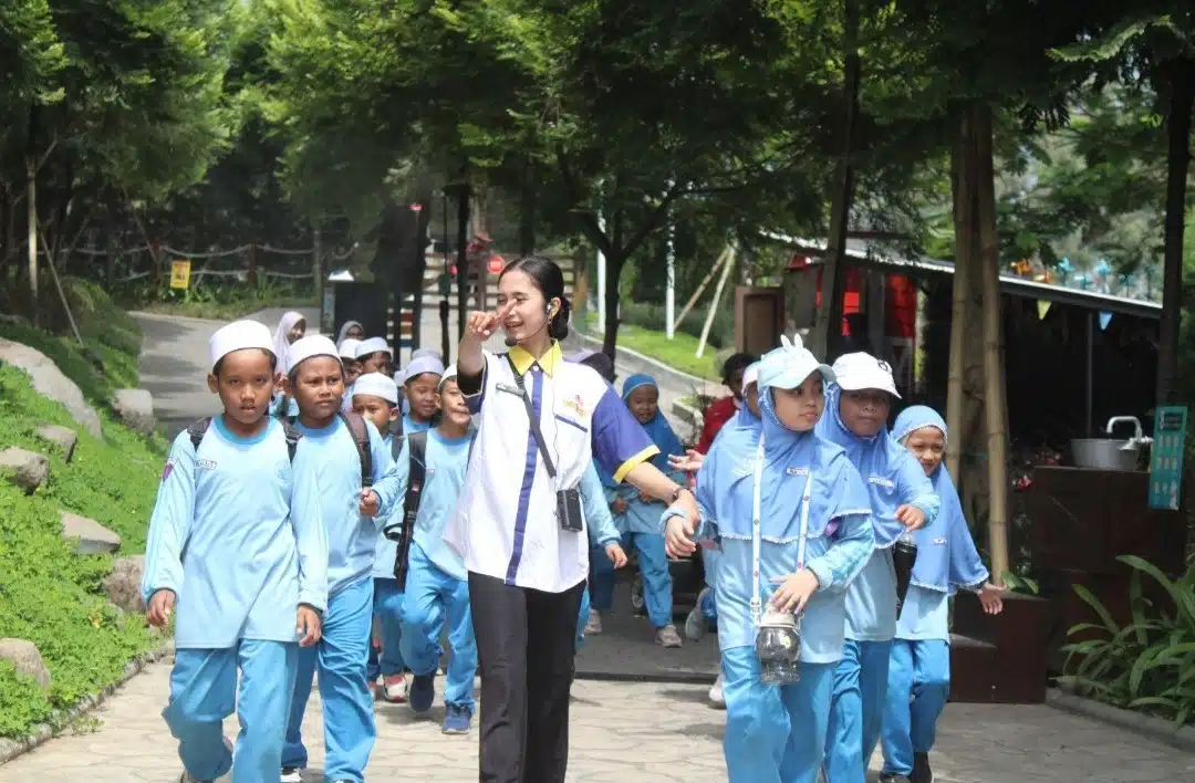 Outing Class MI Alfithrah ke Cimory Dairyland: Edukasi dan Keceriaan Bersama