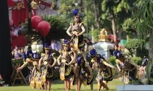 Kolaborasi Seni Jawa Timur Meriahkan Peringatan HUT ke-79 RI di Grahadi