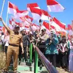 Meriahkan HUT RI ke-79, 1.000 Bendera Berkibar di Puncak Kawah Wurung Bondowoso