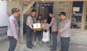 Polsek Kedungwaru Aktif Berbagi, Bantu Warga Lansia di Tulungagung