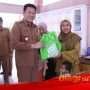 Cegah Stunting, Plt Bupati Subandi Salurkan Ayam dan Telur untuk Warga