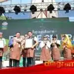 Sidoarjo Pecahkan Rekor MURI dengan 1.500 Porsi Lontong Cecek Gratis