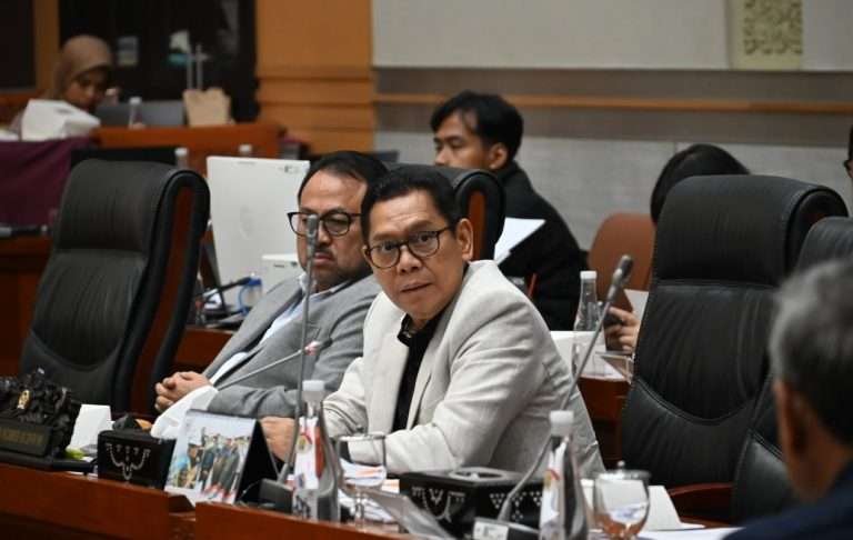 Komisi iii adies kadir