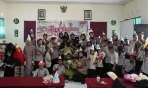 Peduli Kaum Difabel Polres Probolinggo Tasyakuran Hari Jadi Polwan ke – 76 di SLB Kraksaan